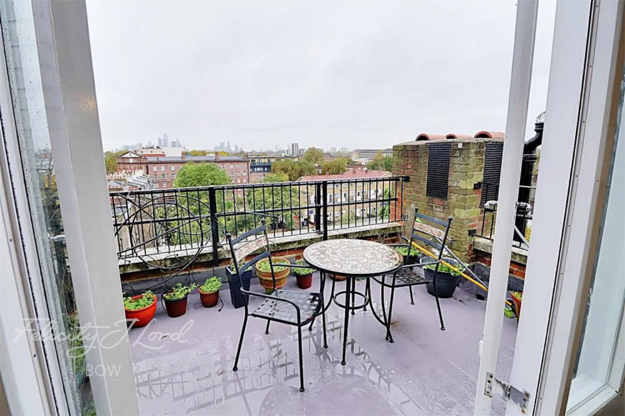 Bow Road, E3, photo 21
