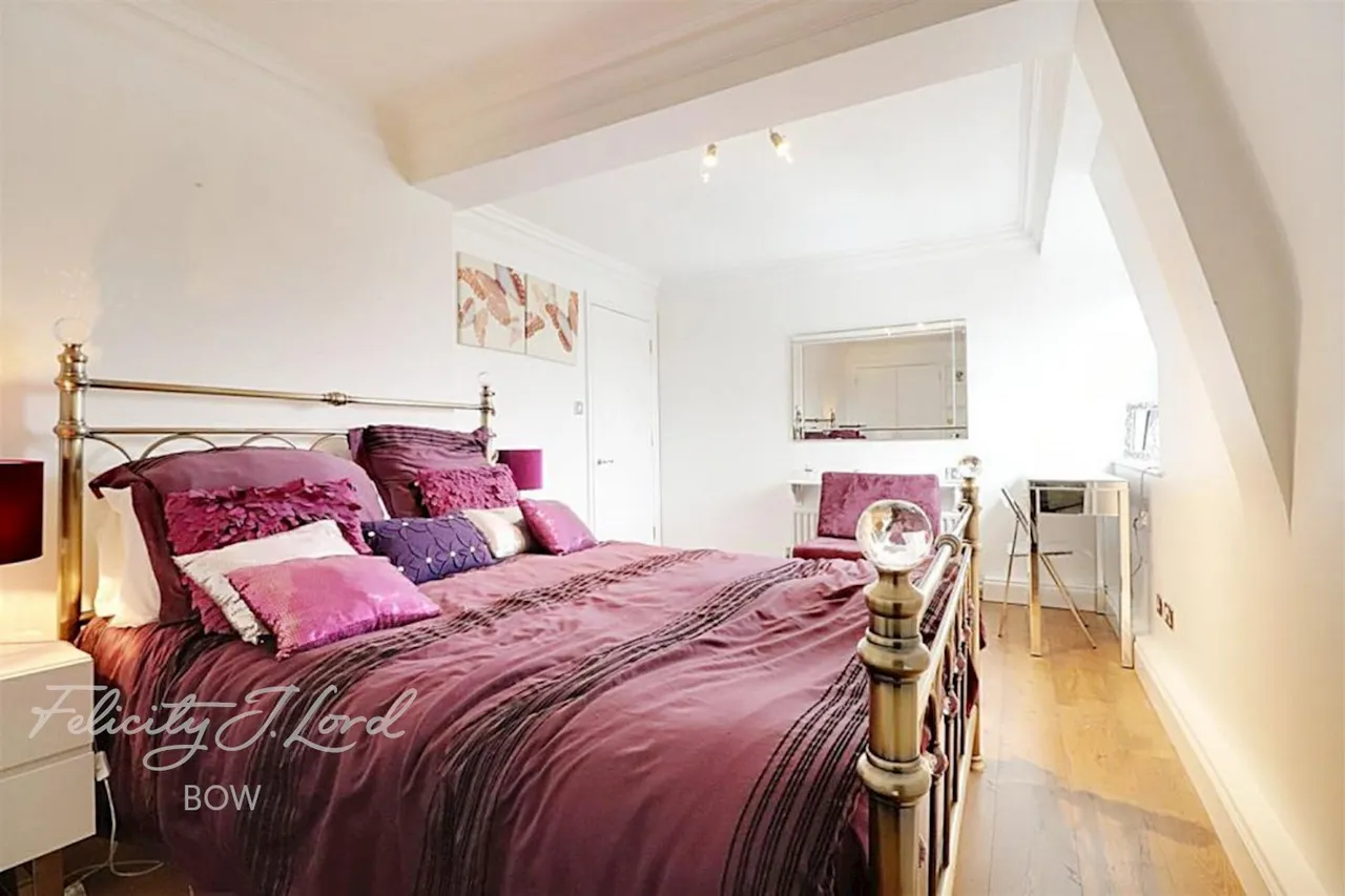 Bow Road, E3, photo 18