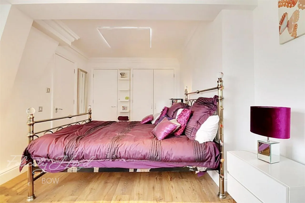 Bow Road, E3, photo 11