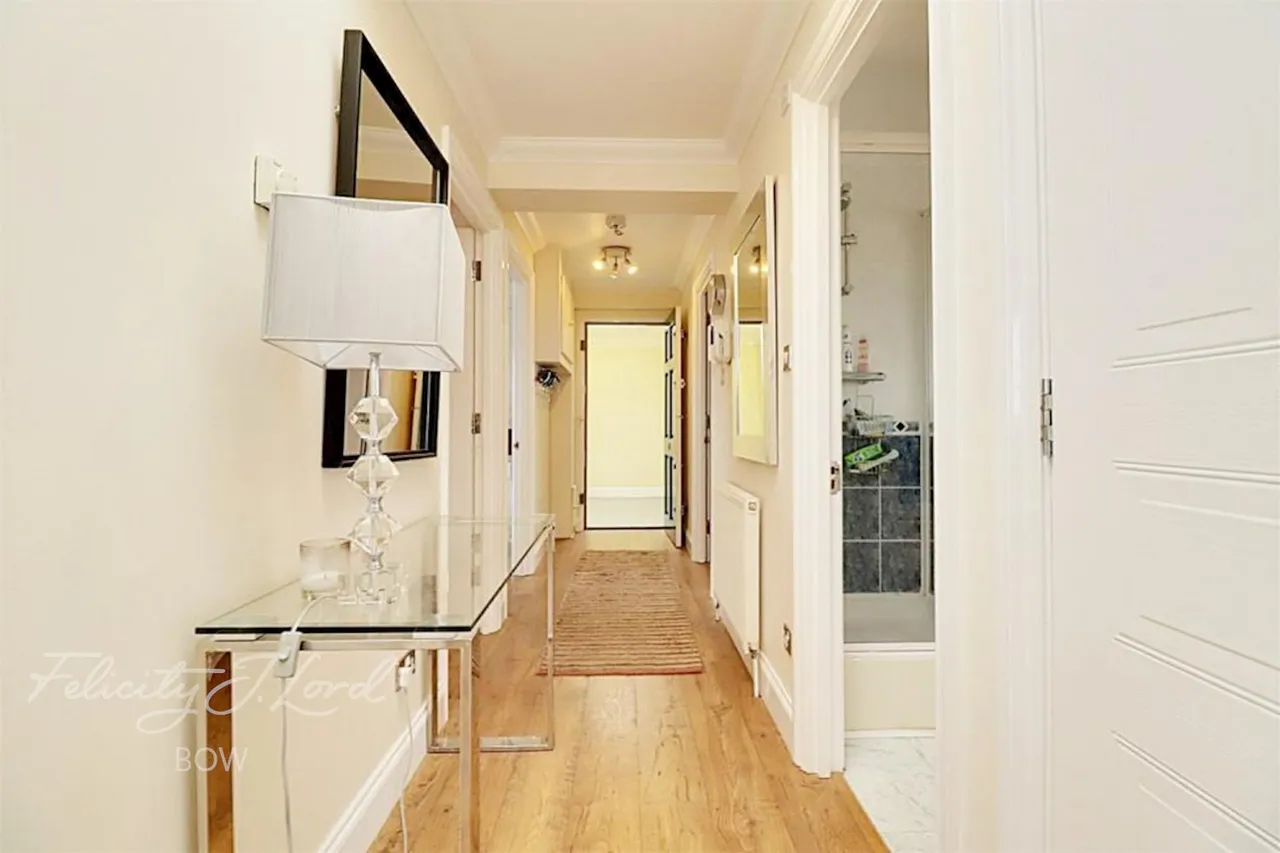 Bow Road, E3, photo 17