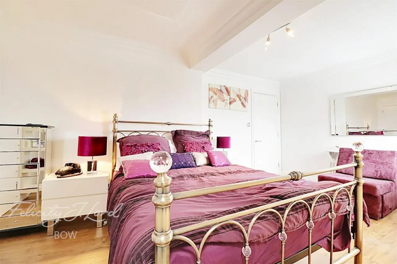 Bow Road, E3, photo 5