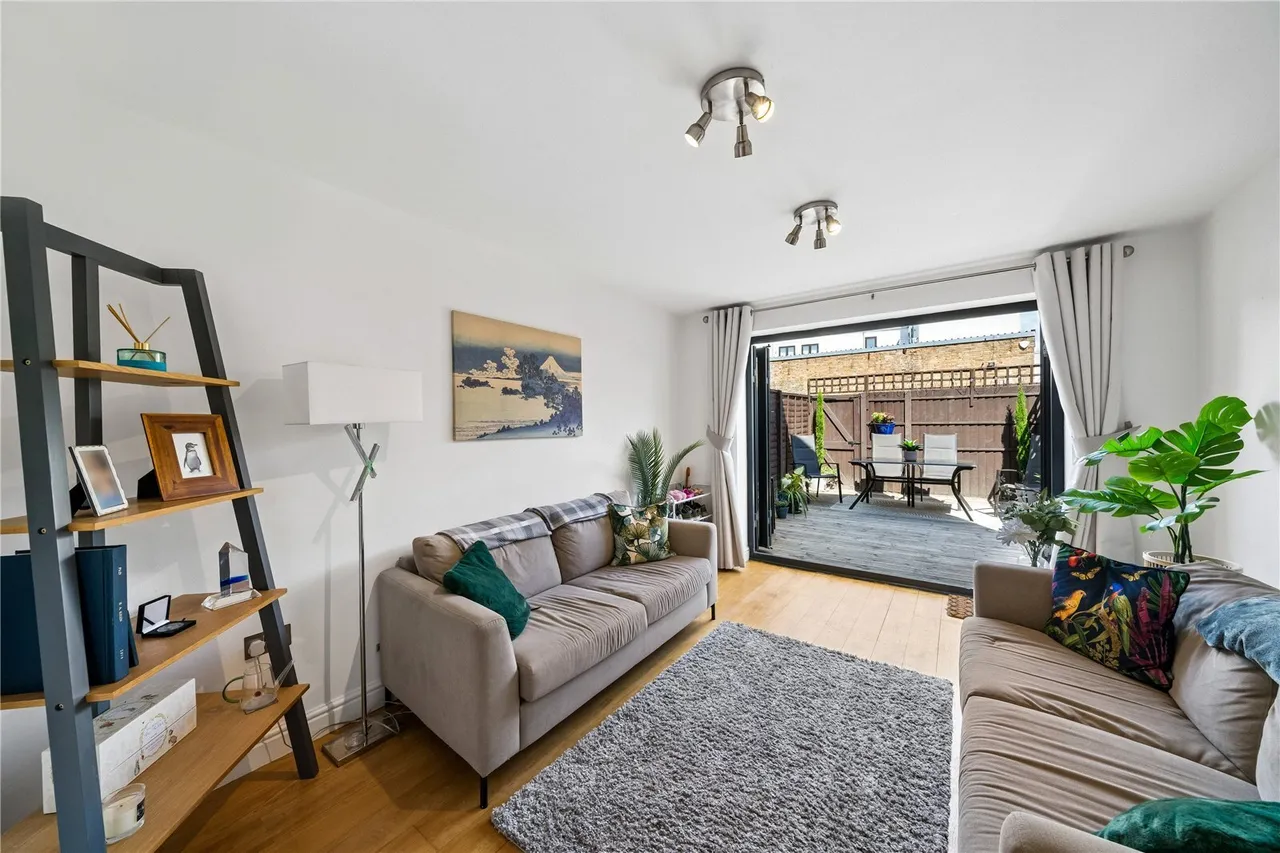 4 bed flat for sale, Kimber Road, London, SW18