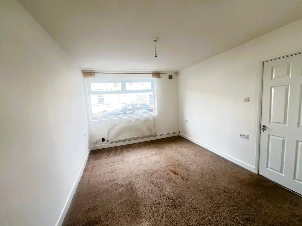 Emscote Road, Wyken, photo 3