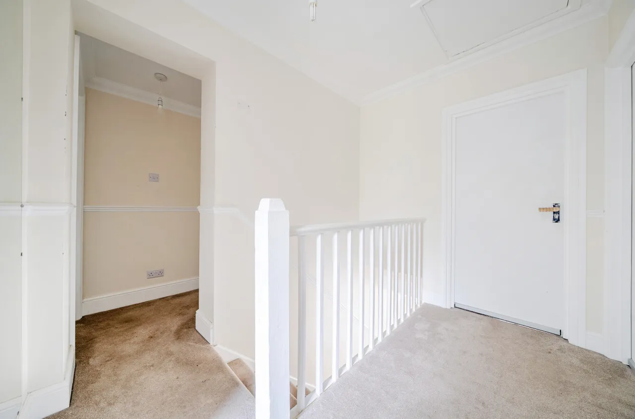 Almond Close, Guildford, GU1, photo 16