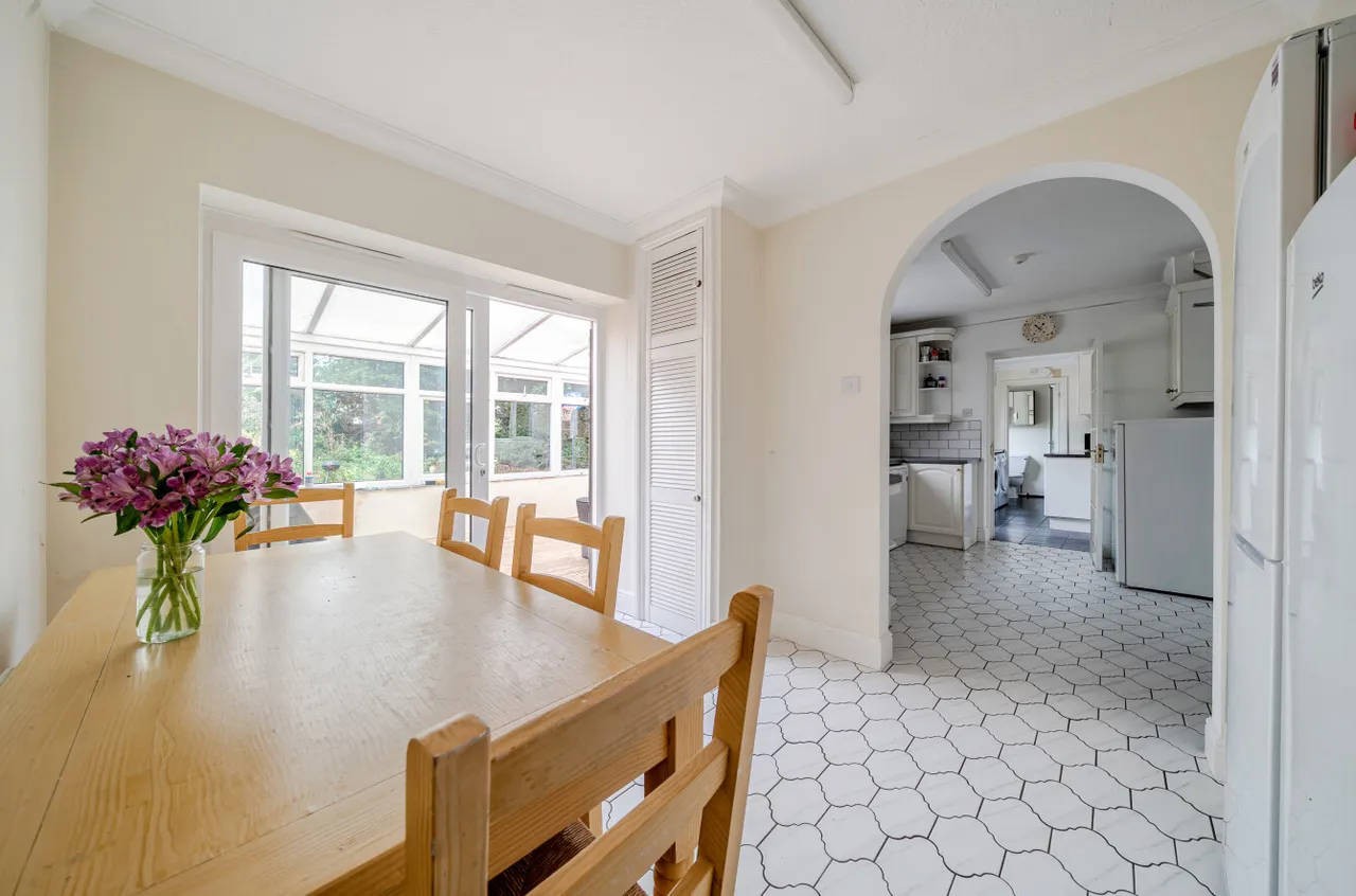 Almond Close, Guildford, GU1, photo 3