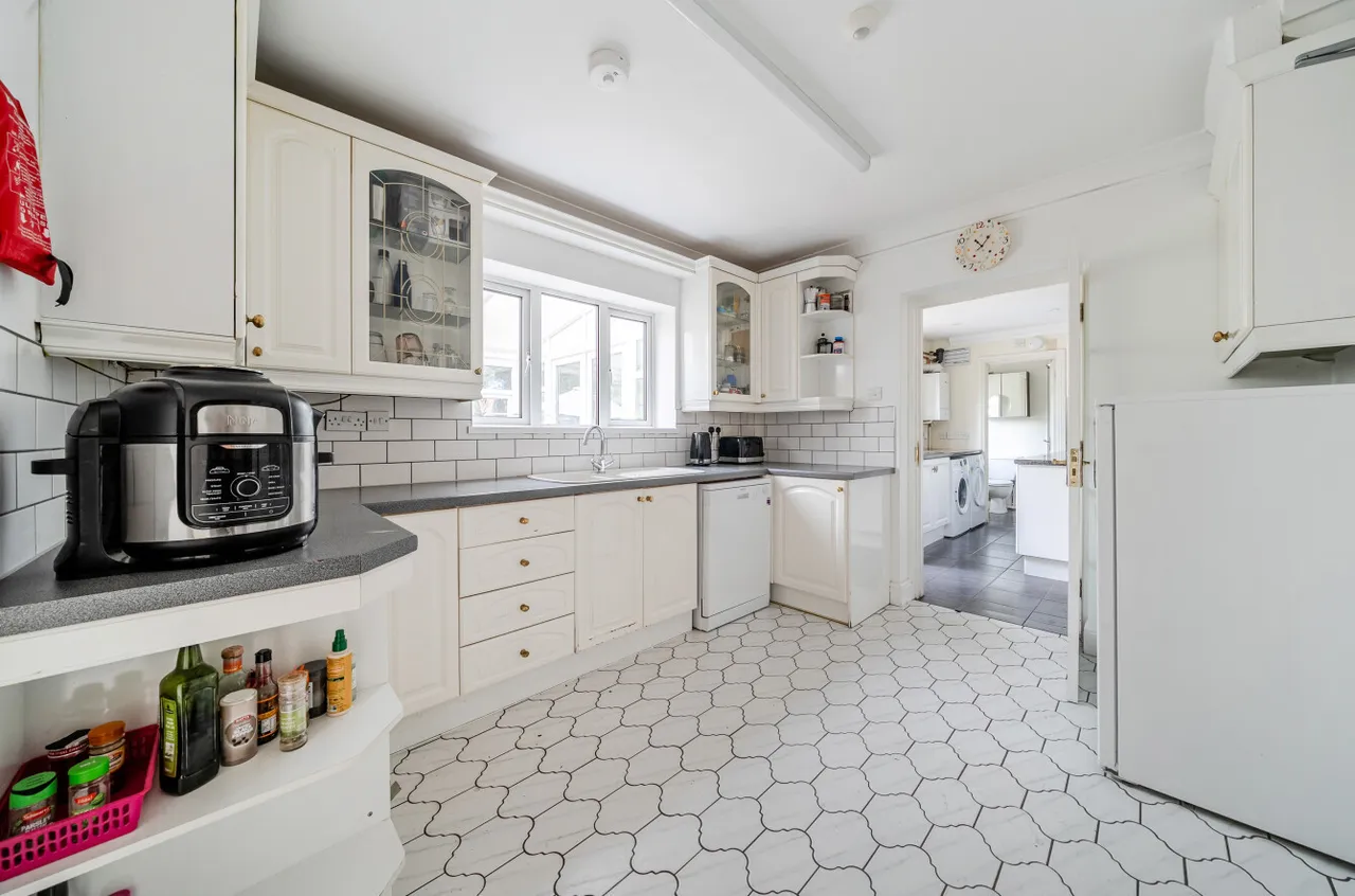 Almond Close, Guildford, GU1, photo 4