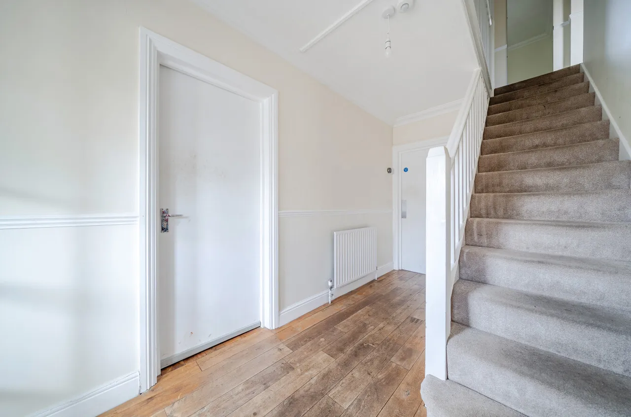 Almond Close, Guildford, GU1, photo 9