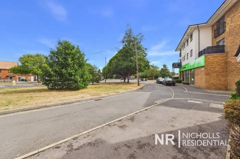 Alpine Close, West Ewell, KT19, photo 19
