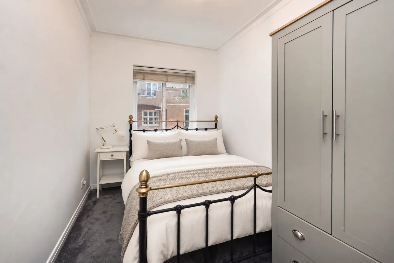 Bayswater Road, W2, photo 3