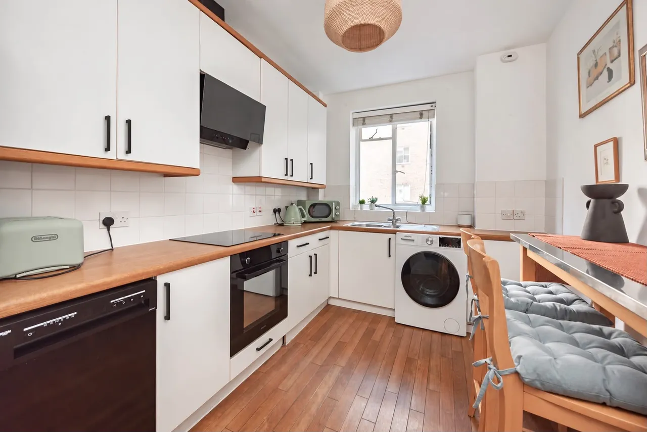Bayswater Road, W2, photo 2