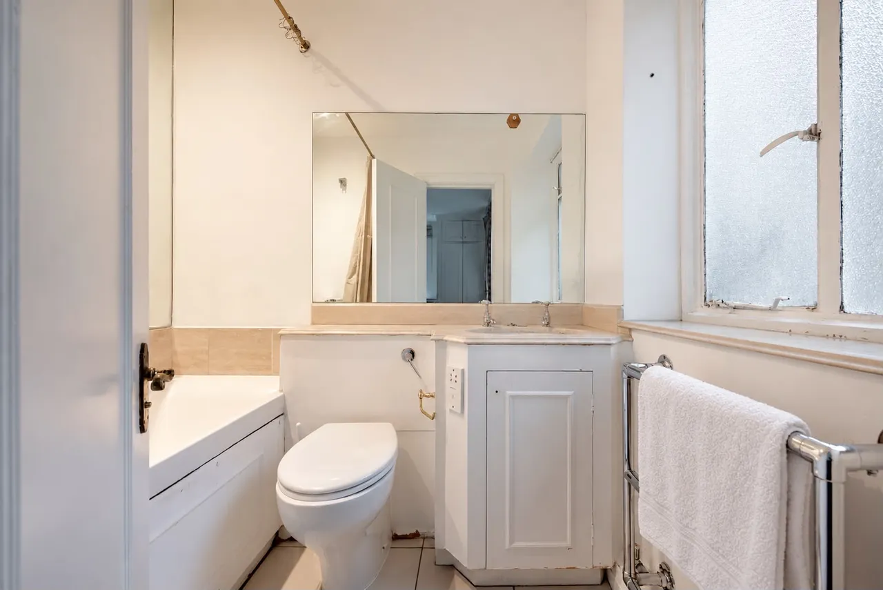 Bayswater Road, W2, photo 5