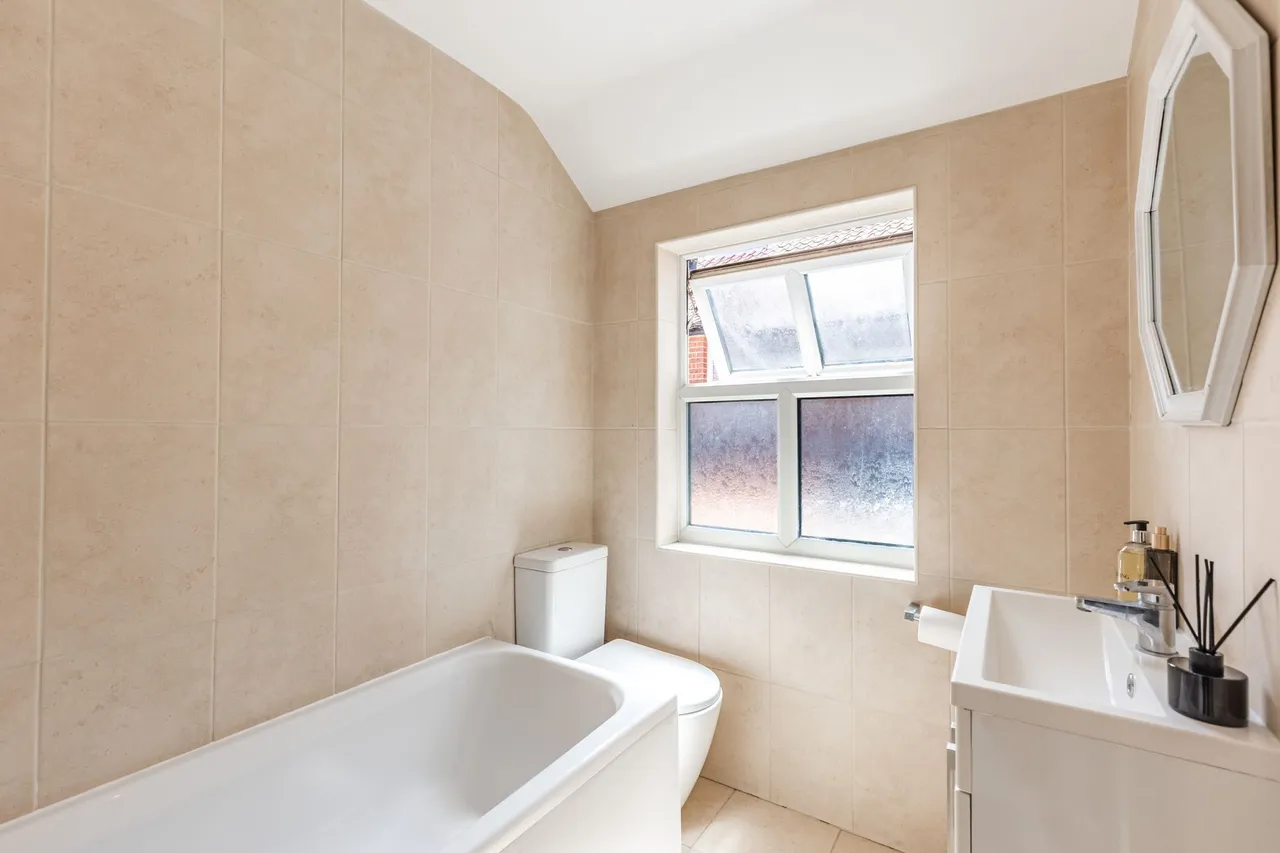 Five Bedroom Elegant Victorian Townho, photo 14