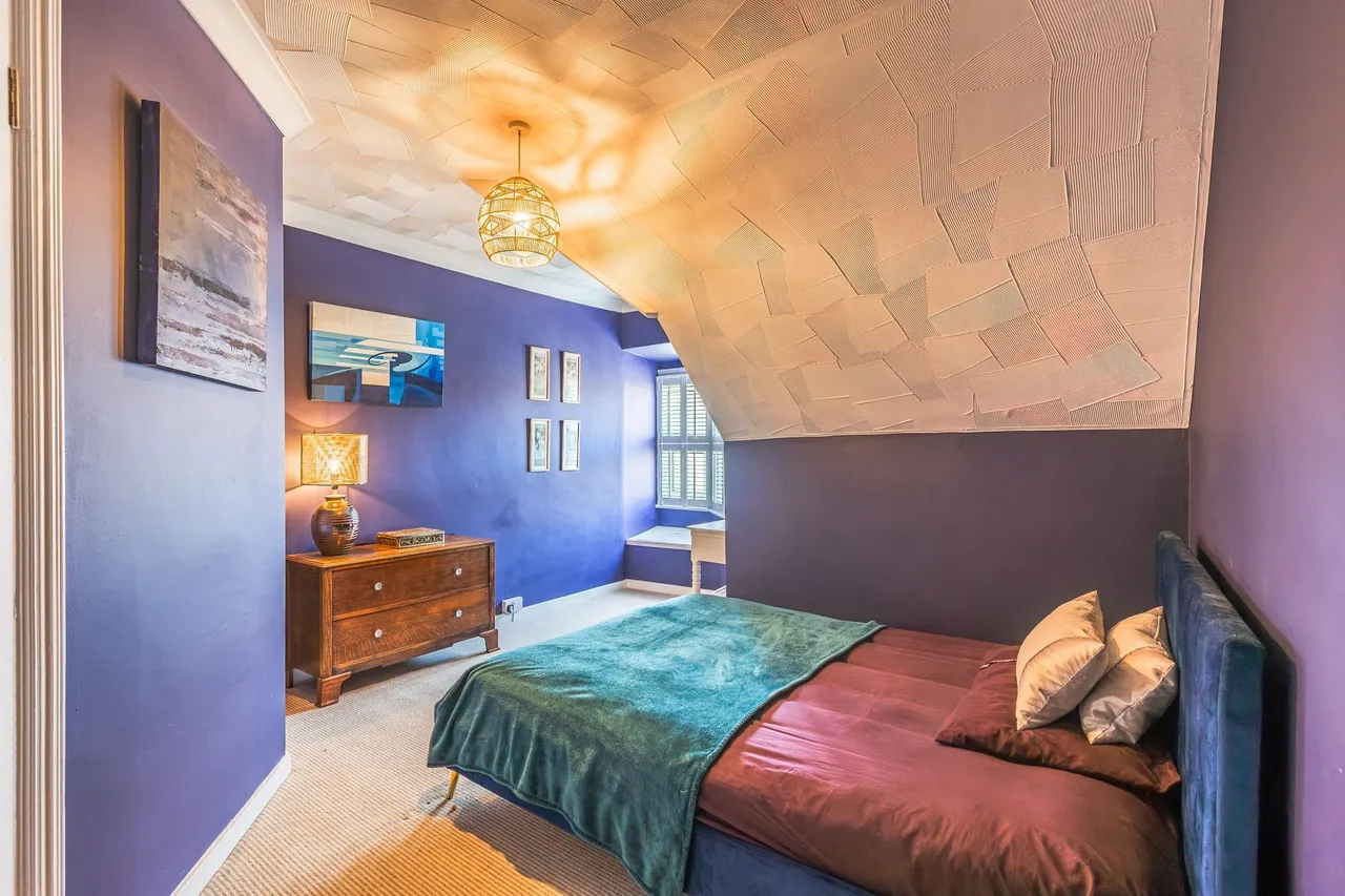 Five Bedroom Elegant Victorian Townho, photo 17