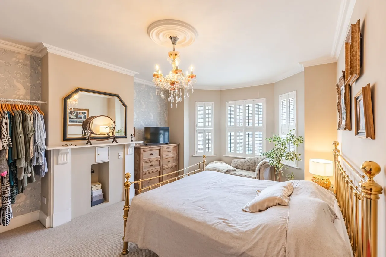Five Bedroom Elegant Victorian Townho, photo 13