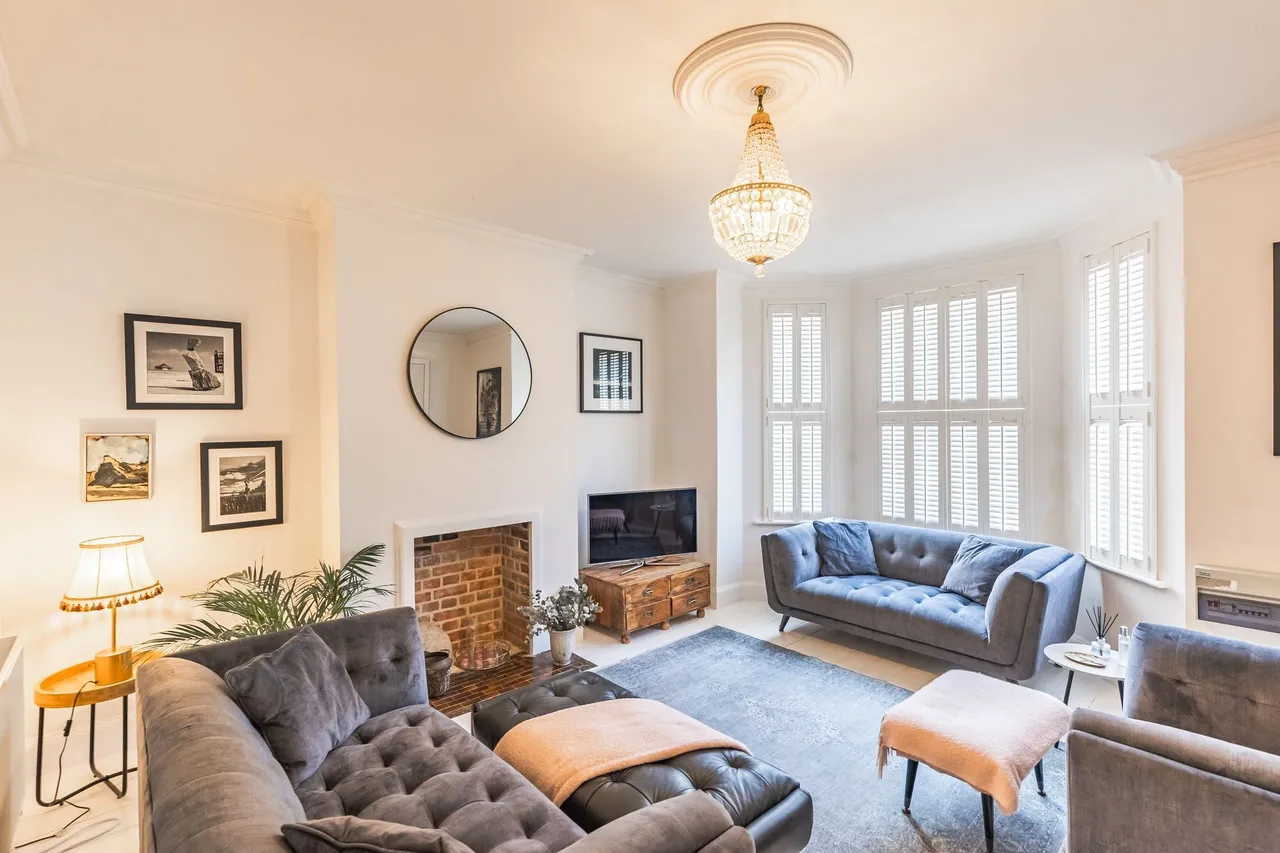 Five Bedroom Elegant Victorian Townho, photo 3