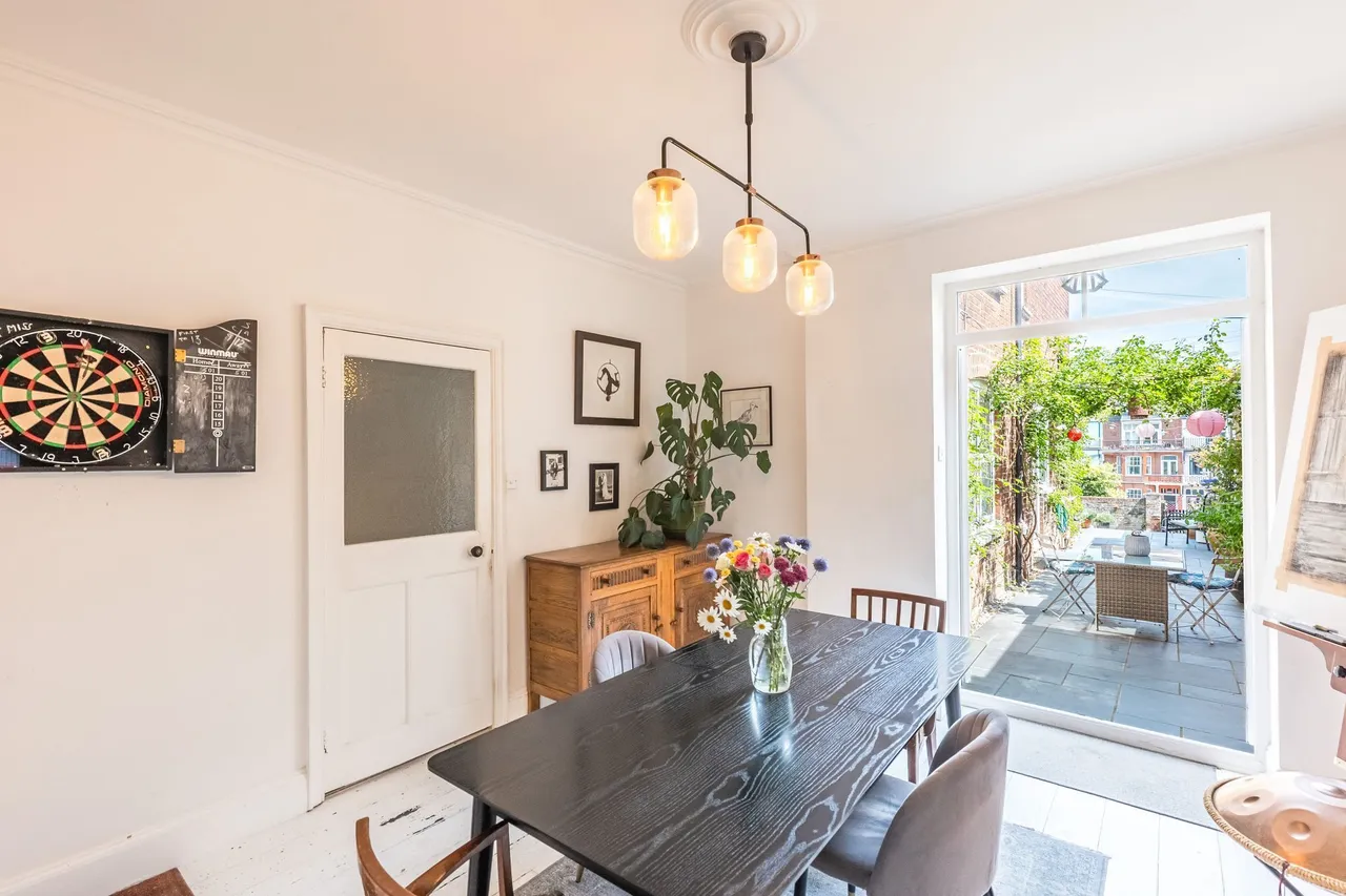 Five Bedroom Elegant Victorian Townho, photo 7