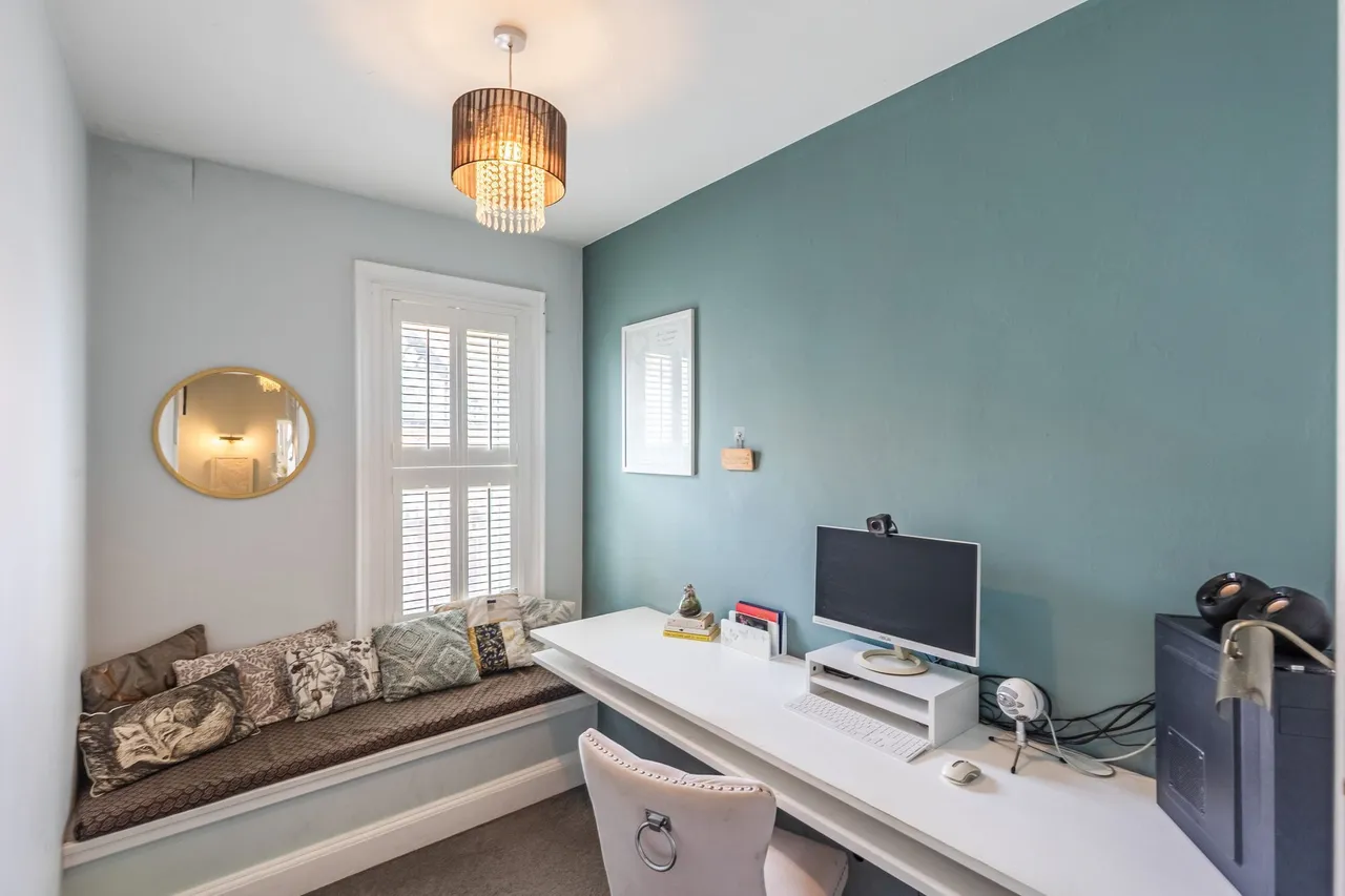 Five Bedroom Elegant Victorian Townho, photo 9