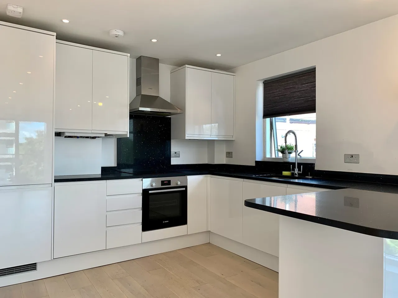 2 bed flat for sale — Ongar Road, Brentwood