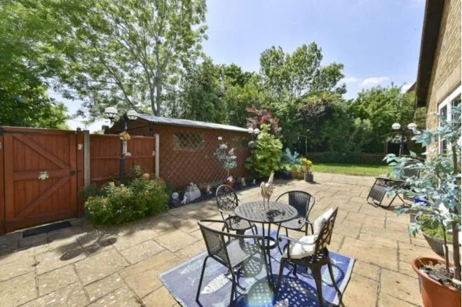 Clive Close, Potters Bar, EN6, photo 25