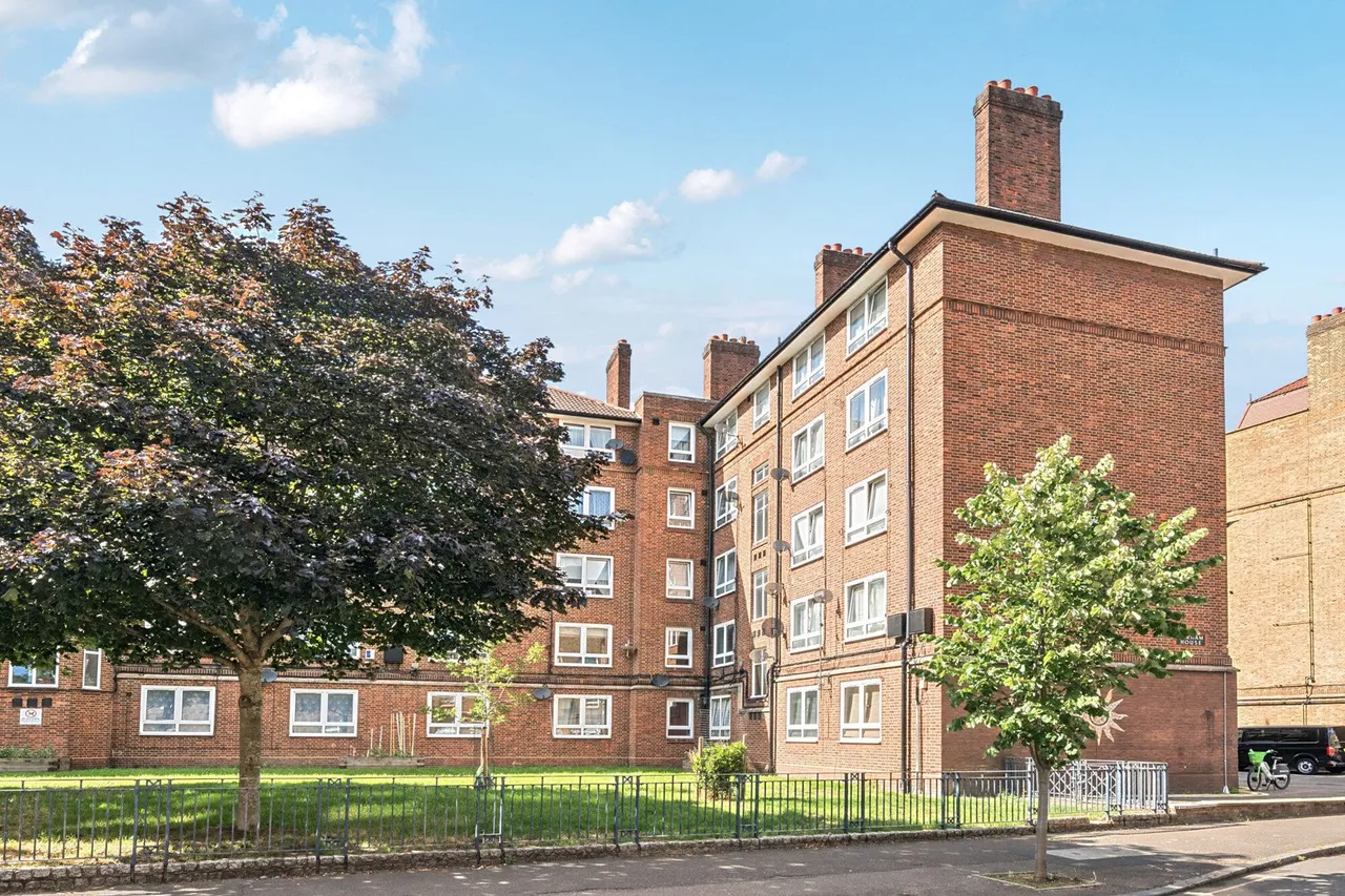 3 bed flat for sale — Kinglake Estate, London, SE17