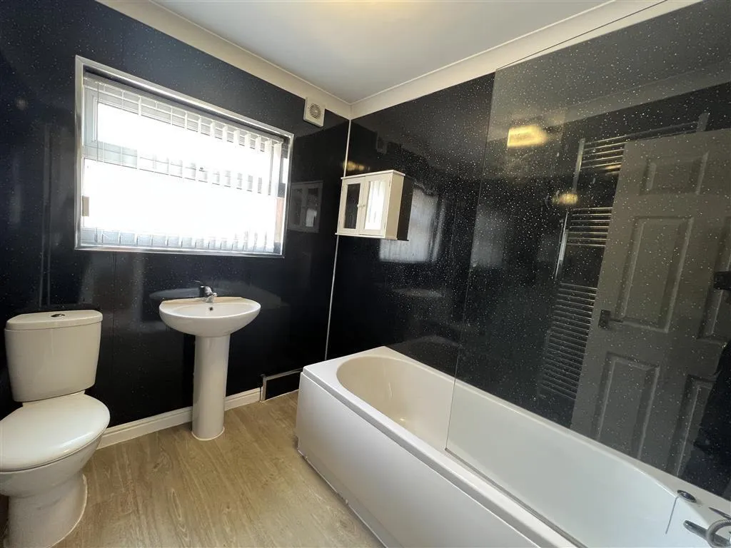 Eastland Road, Neath, SA11, photo 5