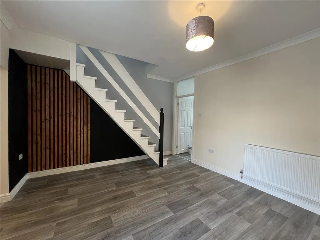 Eastland Road, Neath, SA11, photo 3