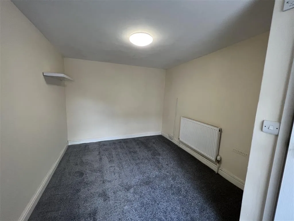 Eastland Road, Neath, SA11, photo 9