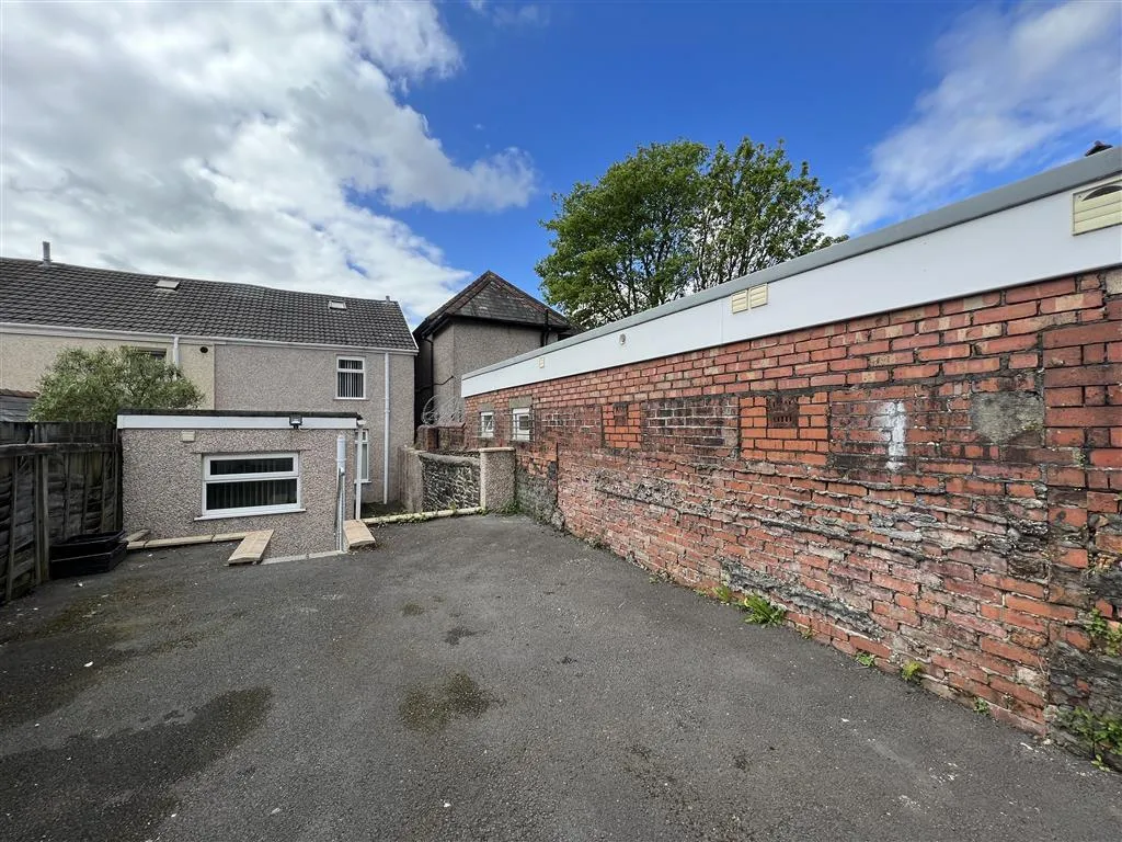 Eastland Road, Neath, SA11, photo 6