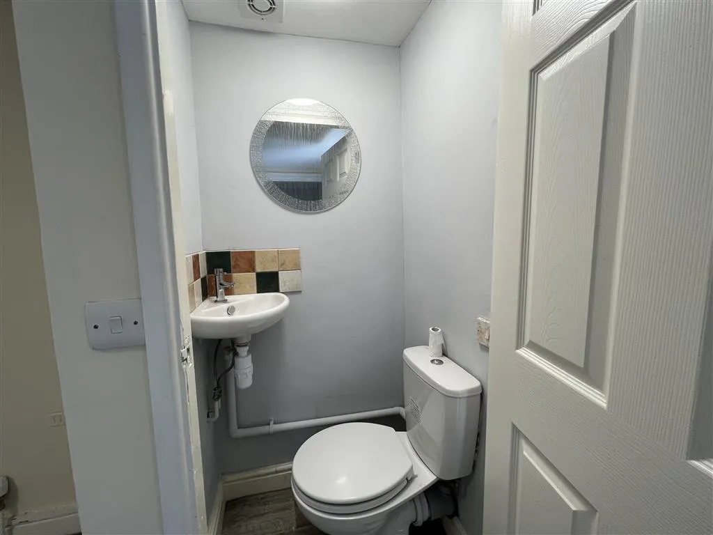 Eastland Road, Neath, SA11, photo 10