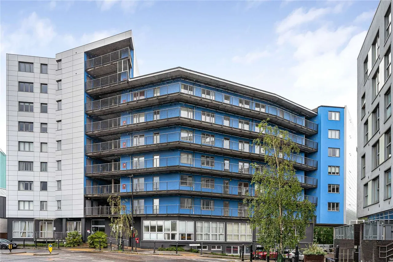 2 bed flat for sale — Wick Lane, London, E3 2JJ