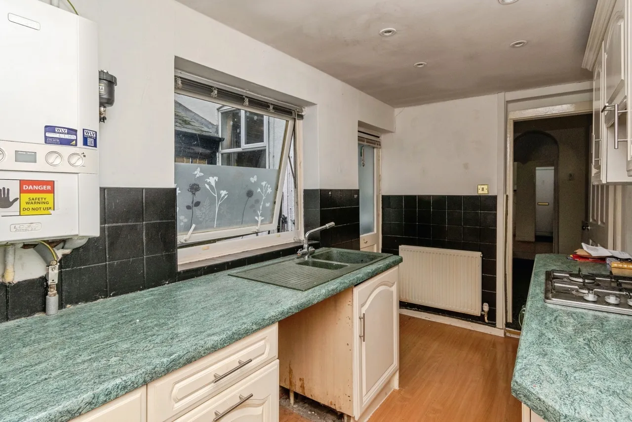 Newhall Street, Willenhall, WV13, photo 6