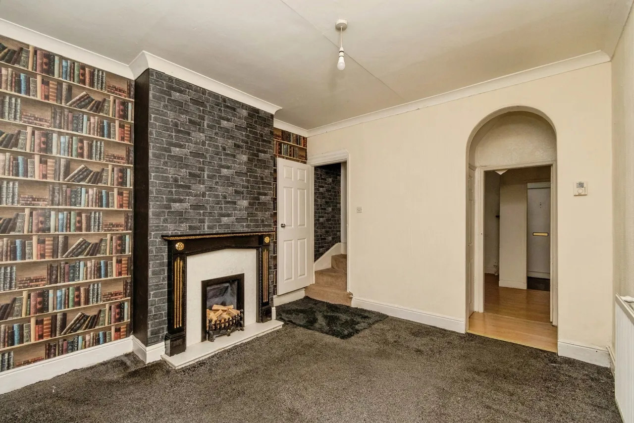 Newhall Street, Willenhall, WV13, photo 4