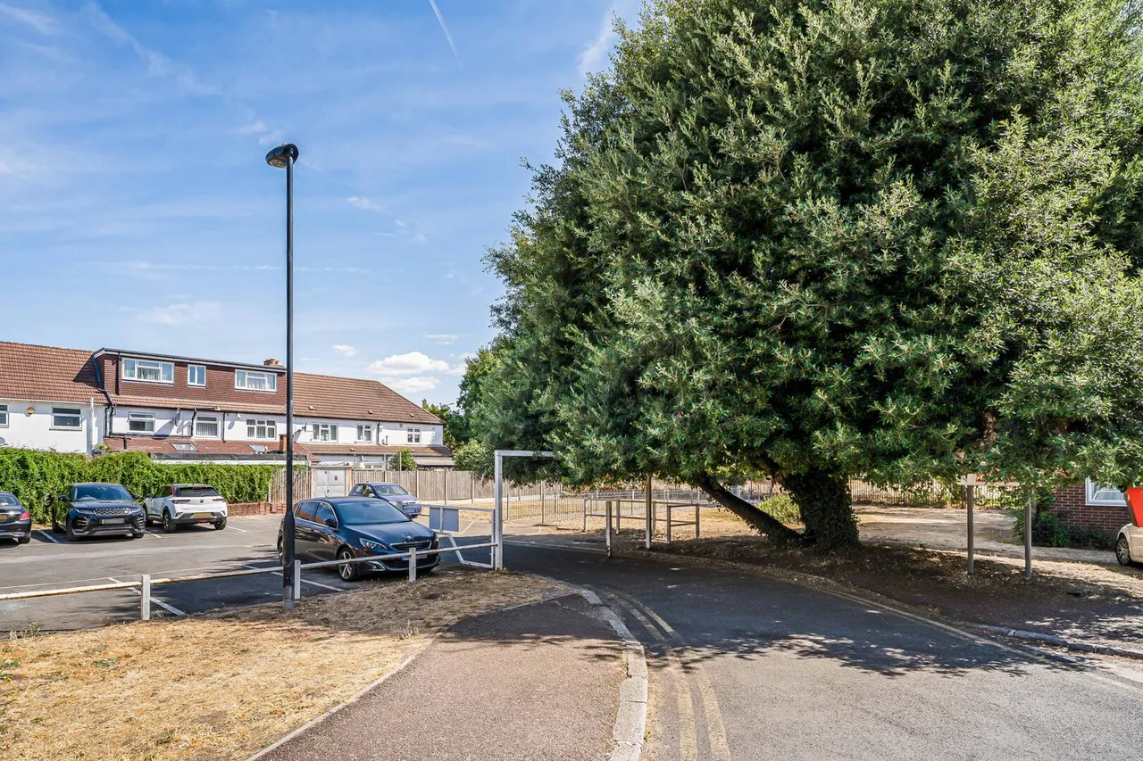 Burncroft Avenue, Enfield, EN3, photo 15