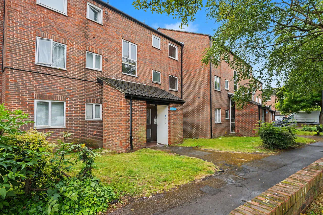 1 bed flat for sale, Burncroft Avenue, Enfield, EN3