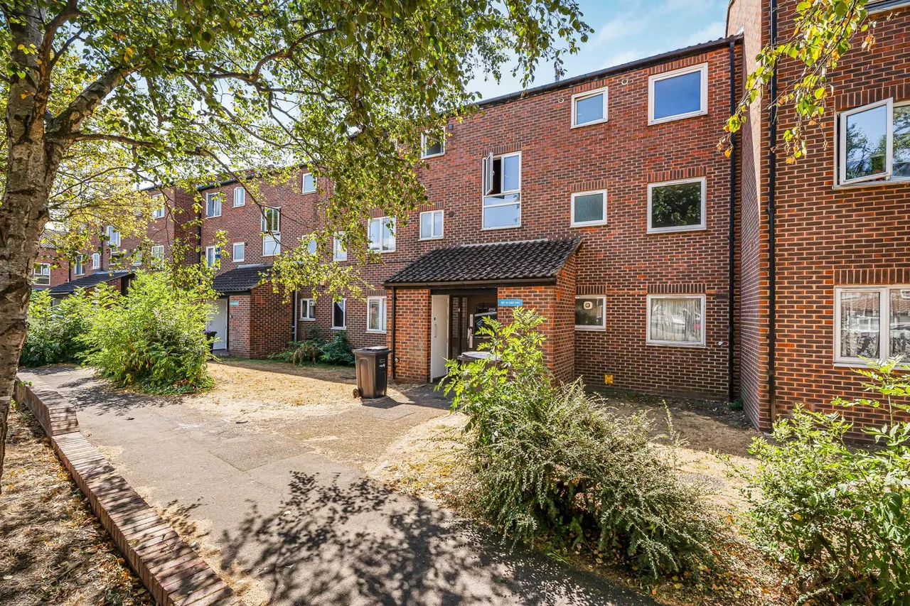 Burncroft Avenue, Enfield, EN3, photo 16