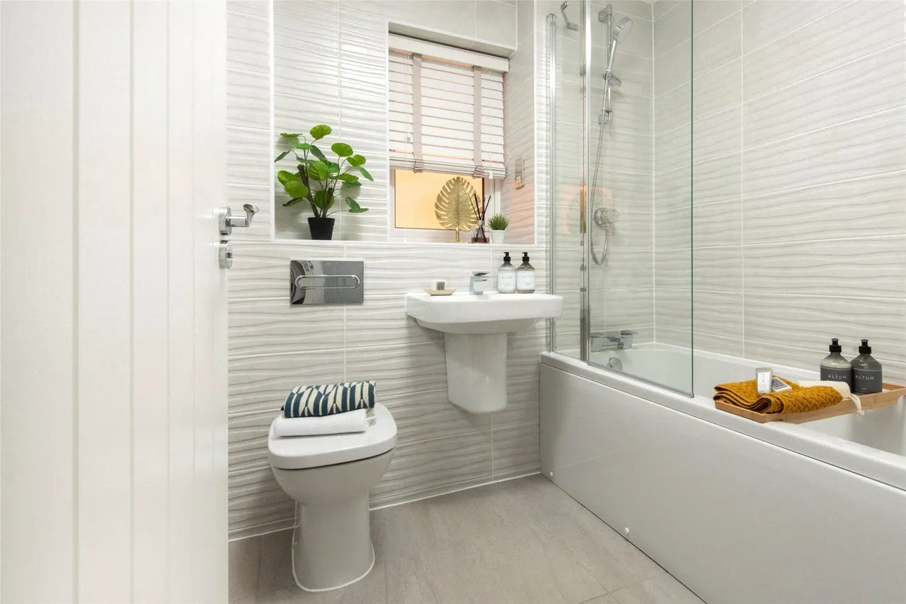 Moreton Road, MK18, photo 10