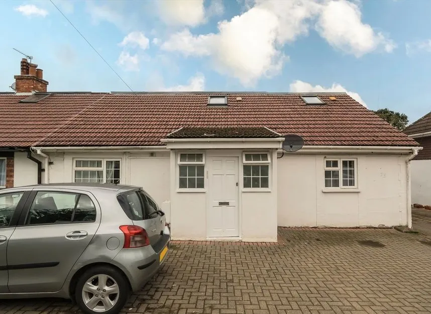 3 bed flat to rent — Highfield Road, Acton, W3