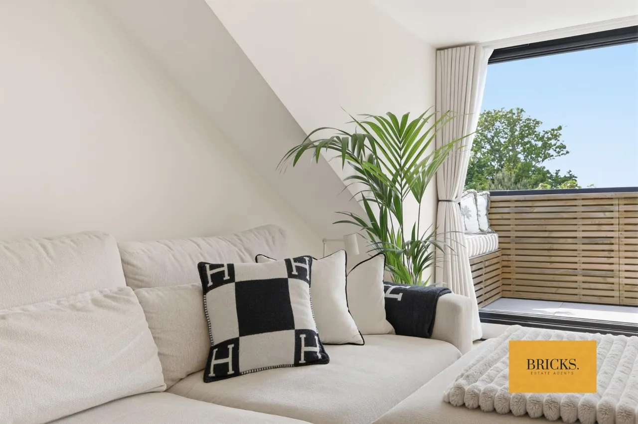 Epping New Road, Buckhurst Hill, IG9 5JT, photo 9