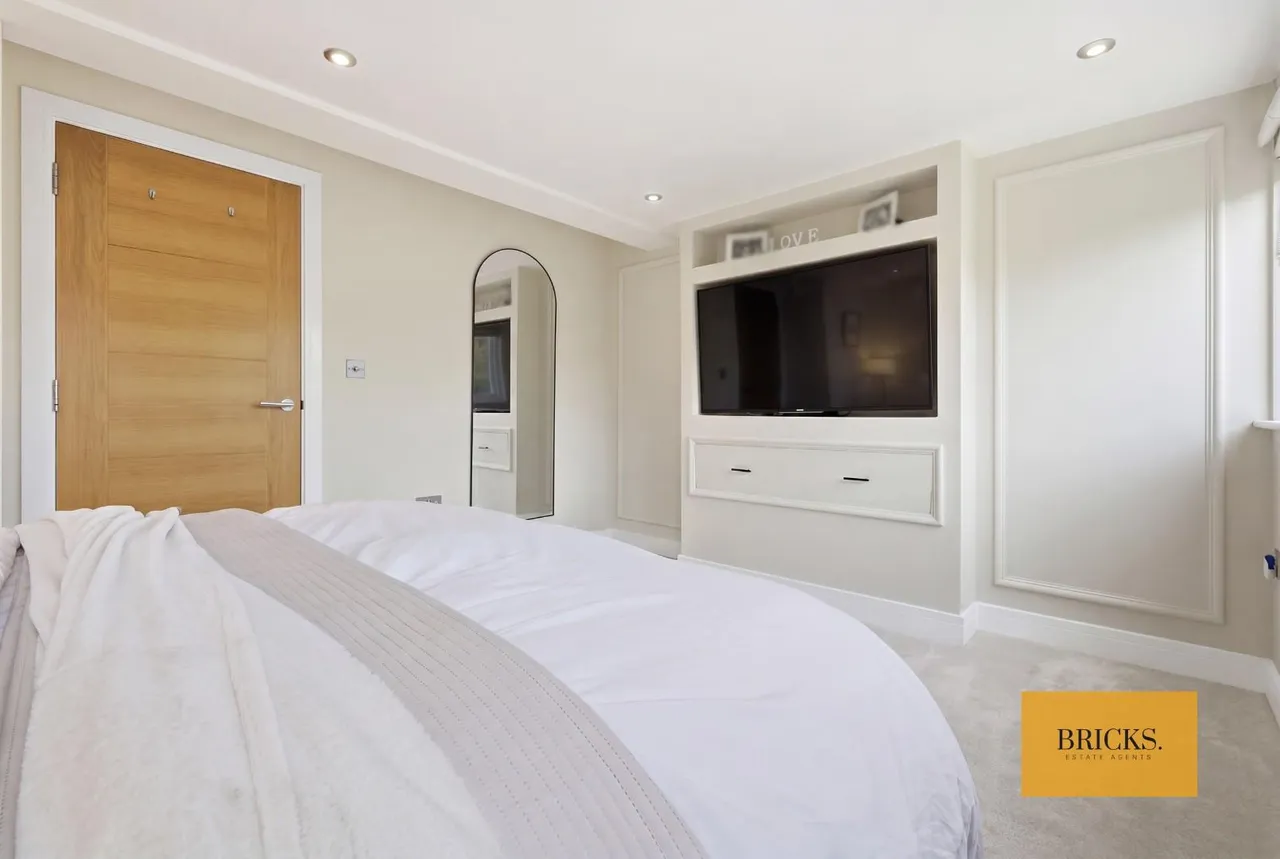 Epping New Road, Buckhurst Hill, IG9 5JT, photo 4