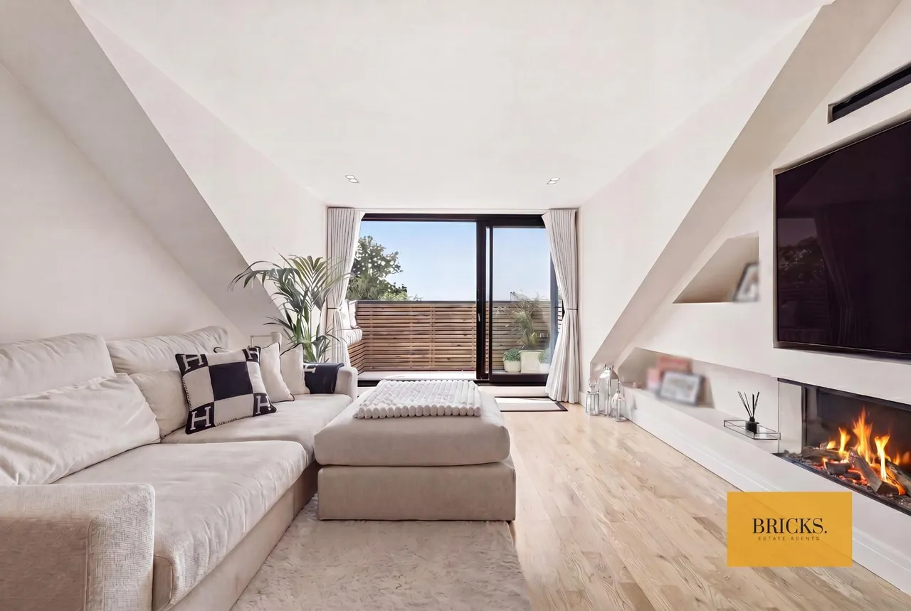 Epping New Road, Buckhurst Hill, IG9 5JT, photo 8