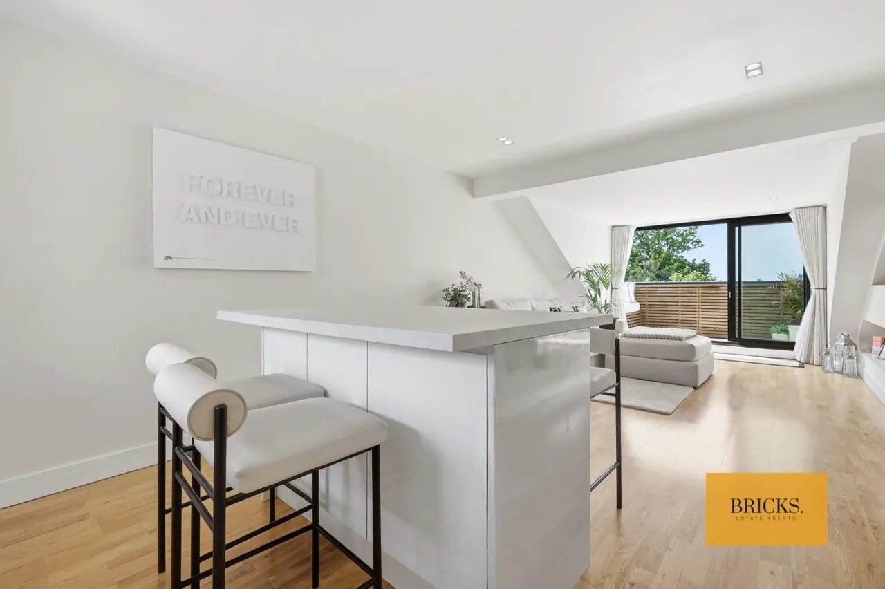 Epping New Road, Buckhurst Hill, IG9 5JT, photo 12