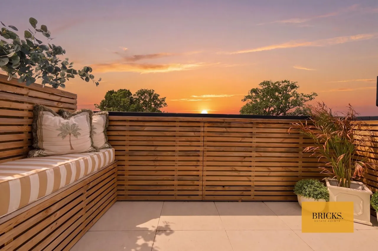 Epping New Road, Buckhurst Hill, IG9 5JT, photo 5