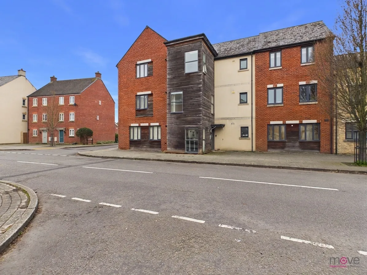 2 bed flat for sale — Typhoon Way, Brockworth, Gloucester, GL3 4DY
