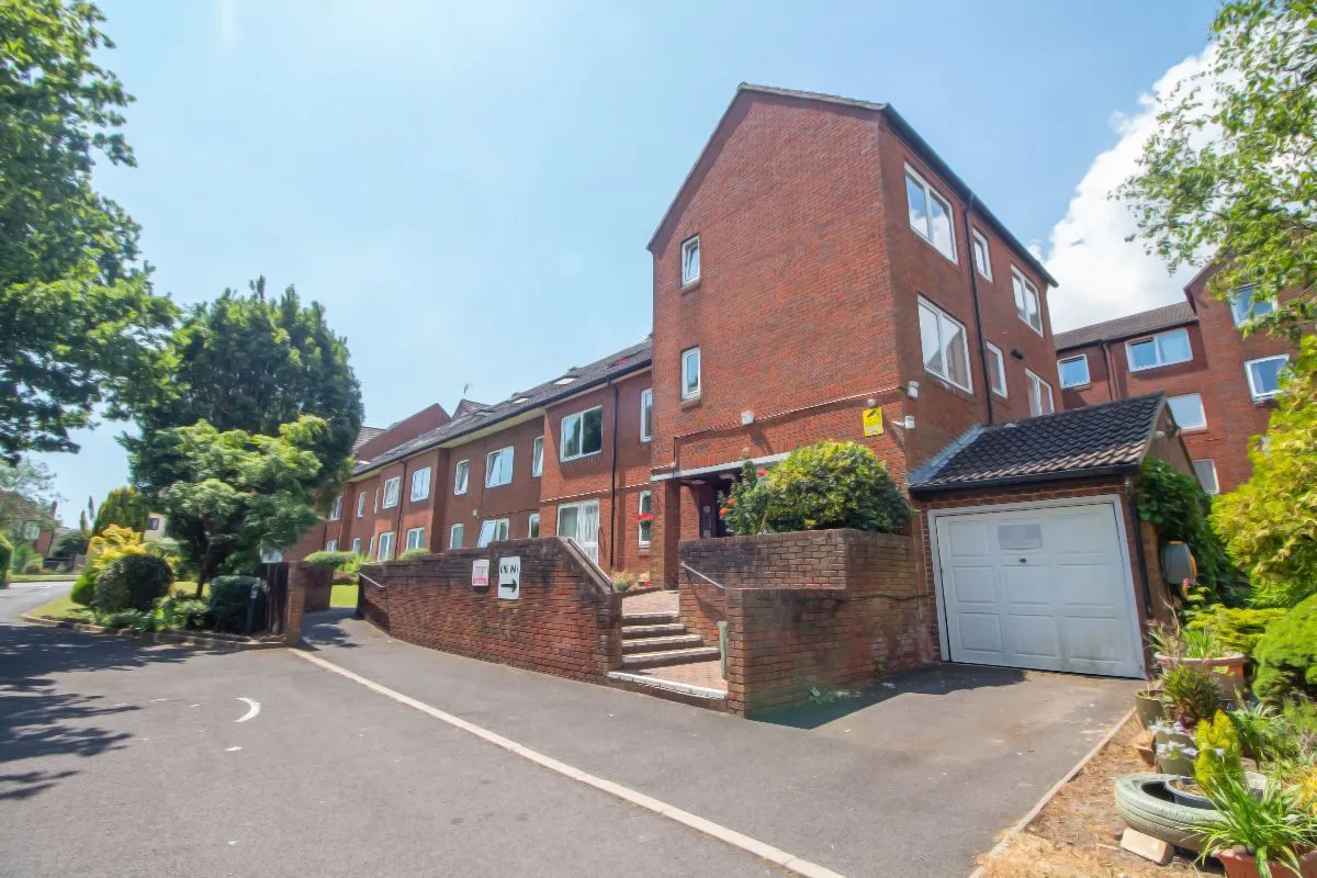 1 bed flat for sale — Hulbert Road, Waterlooville, PO7 7JY