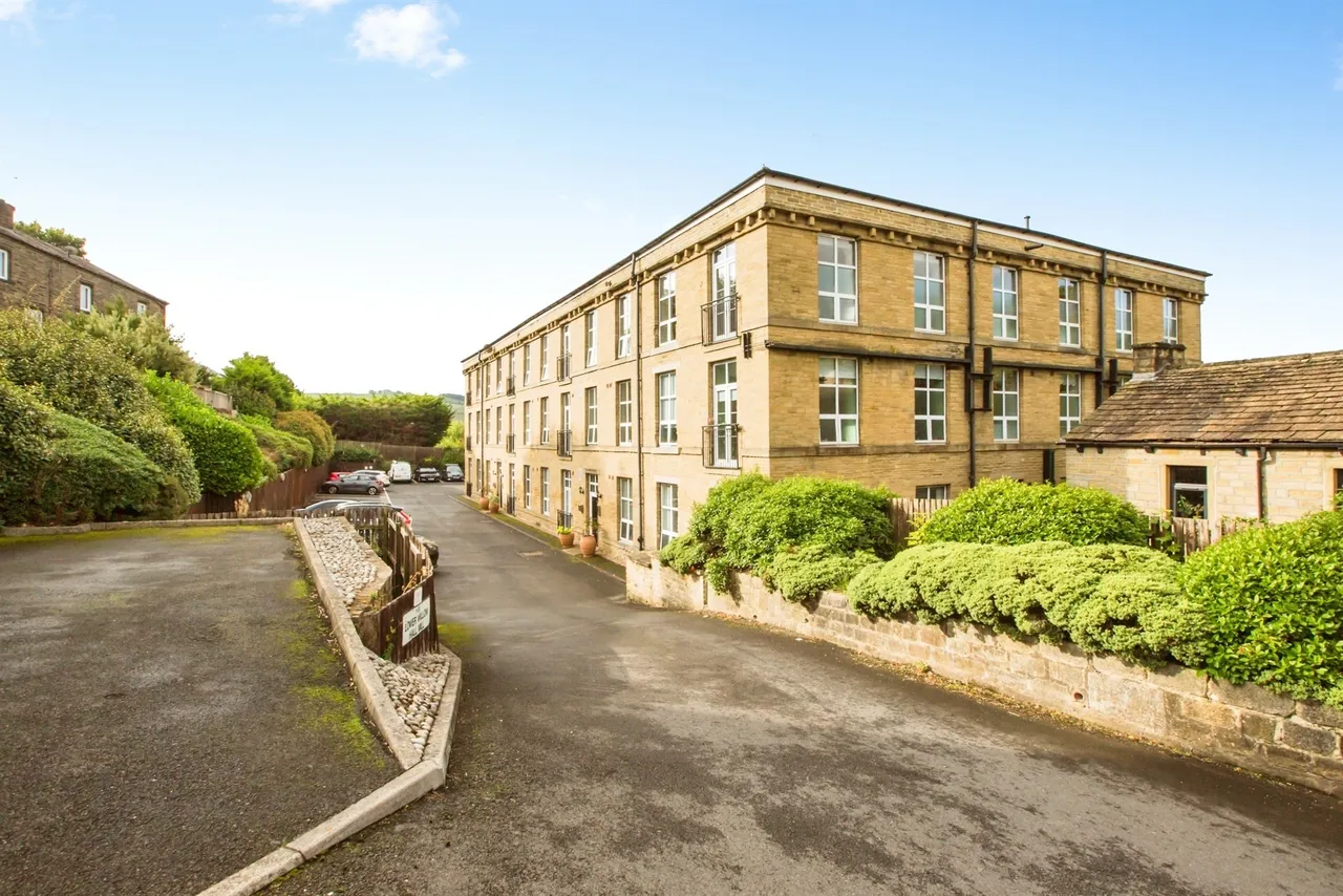 2 bed flat for sale — Gratrix Lane, Sowerby Bridge