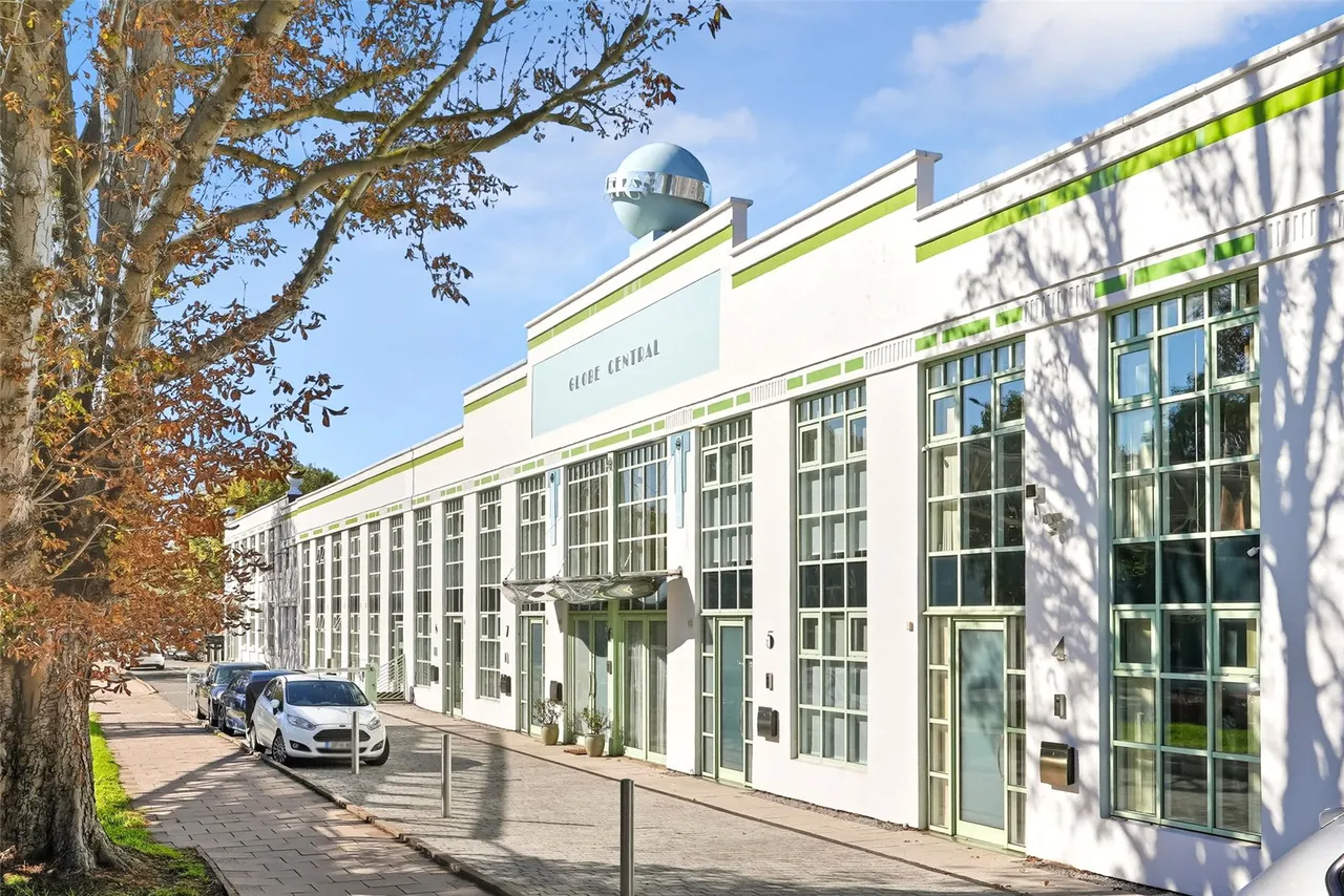 Globe House Central, 1 Chertsey Road, TW1 1LJ, photo 2