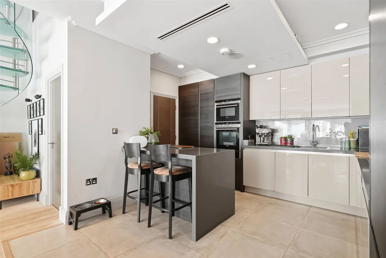 Globe House Central, 1 Chertsey Road, TW1 1LJ, photo 7