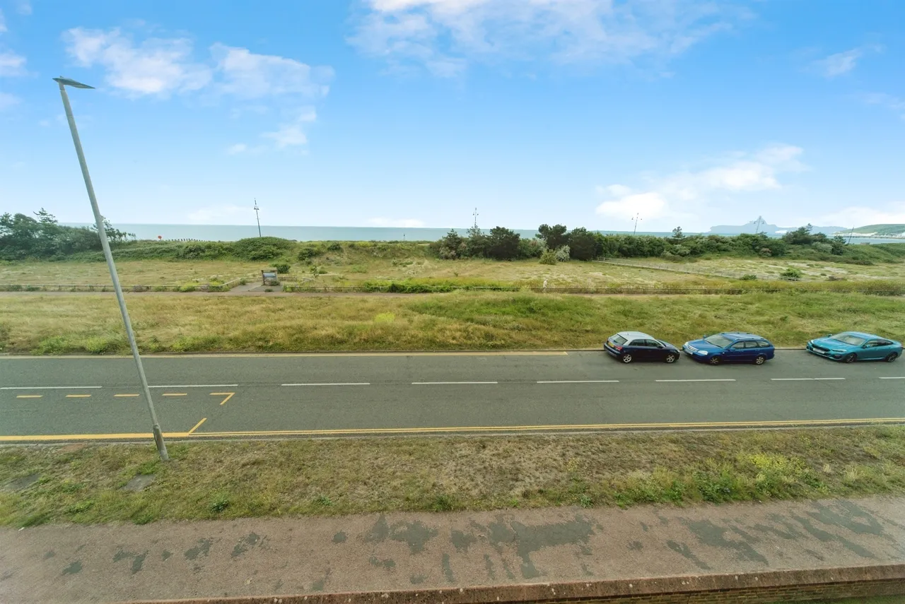 Blakes Way, Eastbourne, photo 3