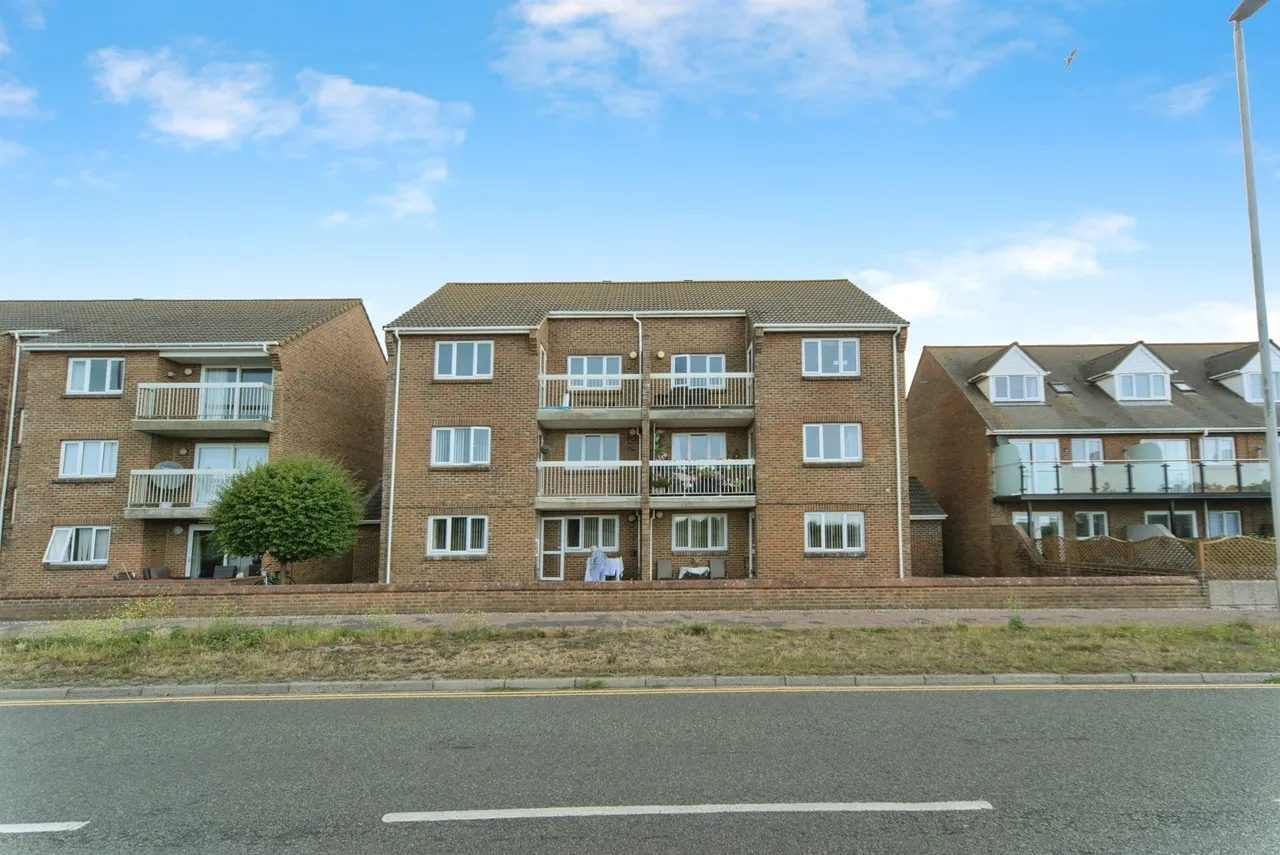 2 bed flat for sale — Blakes Way, Eastbourne