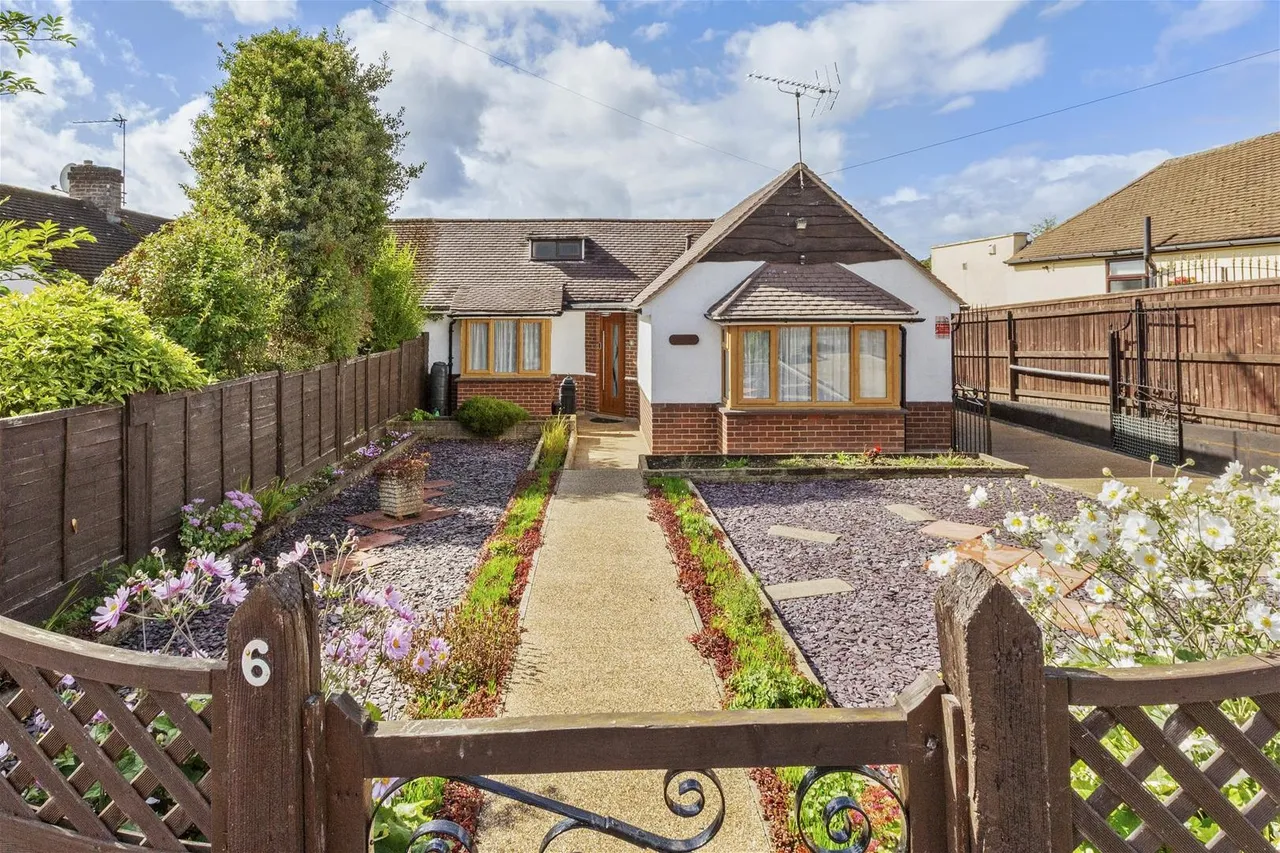 3 bed house for sale, Inkerman Drive, Hazlemere, HP15